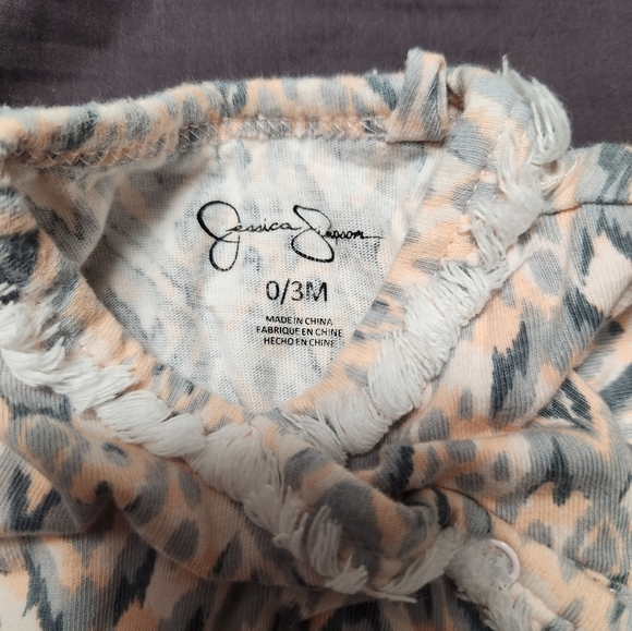 Jessica‎ Simpson footed pajamas size 0-3 months - Picture 5 of 9